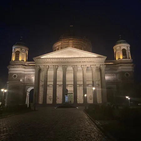 Konukevi Apartman-donau Tát