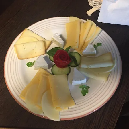 Konukevi Apartman-donau Tát