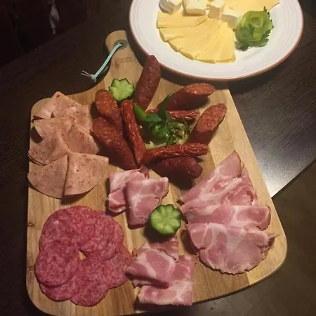 Konukevi Apartman-donau Tát